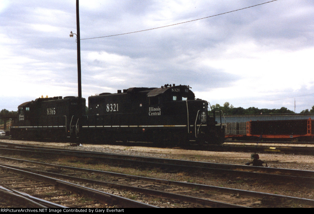 IC GP10's #8321 & 8365 - Illinois Central